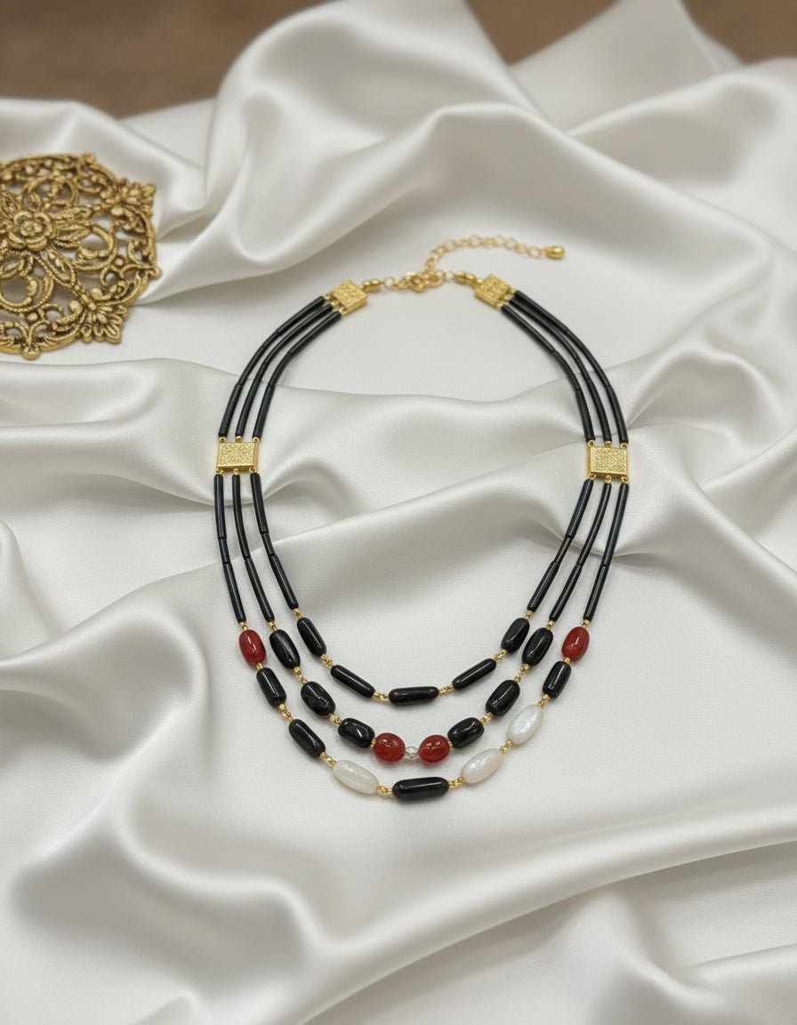 قلادة دقيقة - أسود وأبيض وأحمر