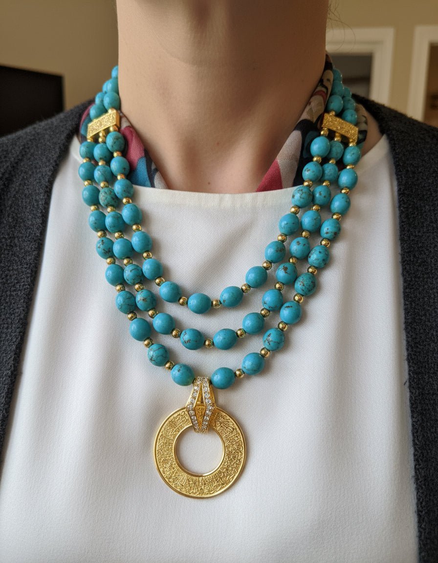 مجموعة من العقيق البني المكسور مع العقيق الأخضر الزيتي