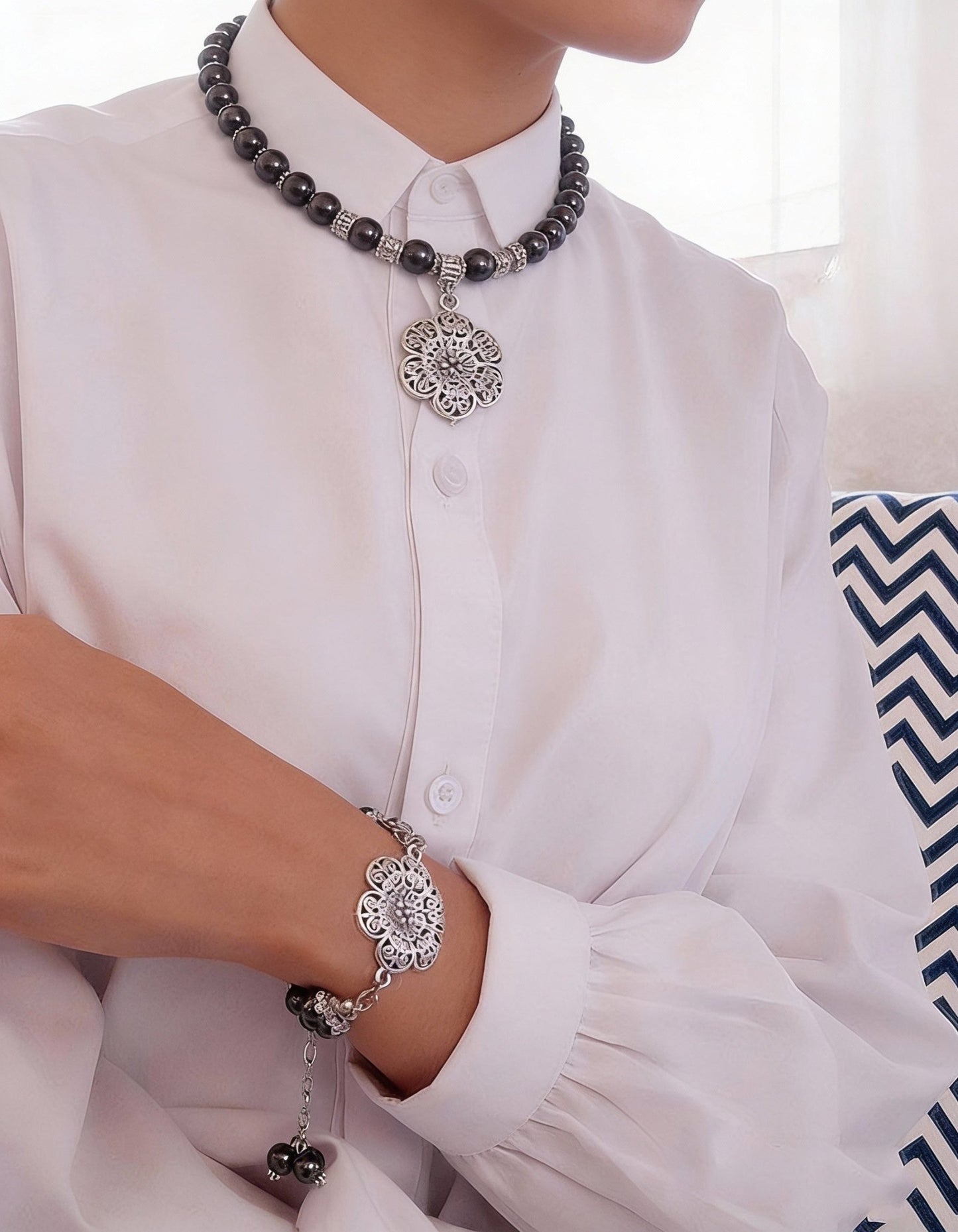 قلادة زهرة - أحجار الهيماتيت