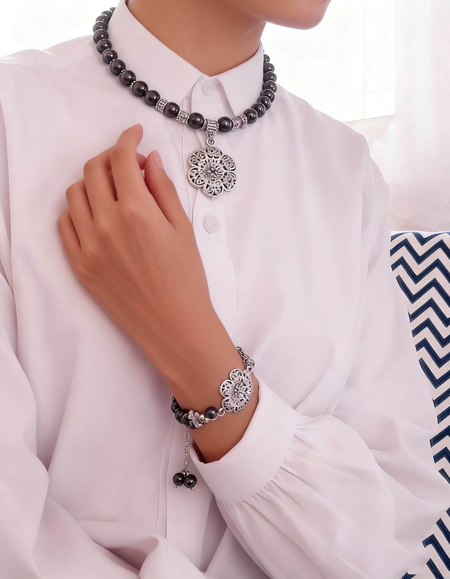 قلادة زهرة - أحجار الهيماتيت