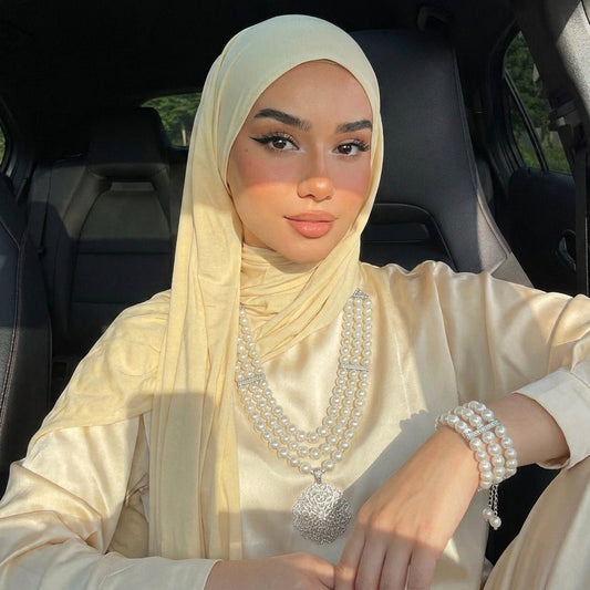 مجموعة من العقيق البني المكسور مع العقيق الأخضر الزيتي