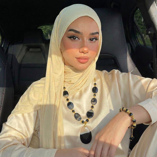 مجموعة من العقيق البني المكسور مع العقيق الأخضر الزيتي