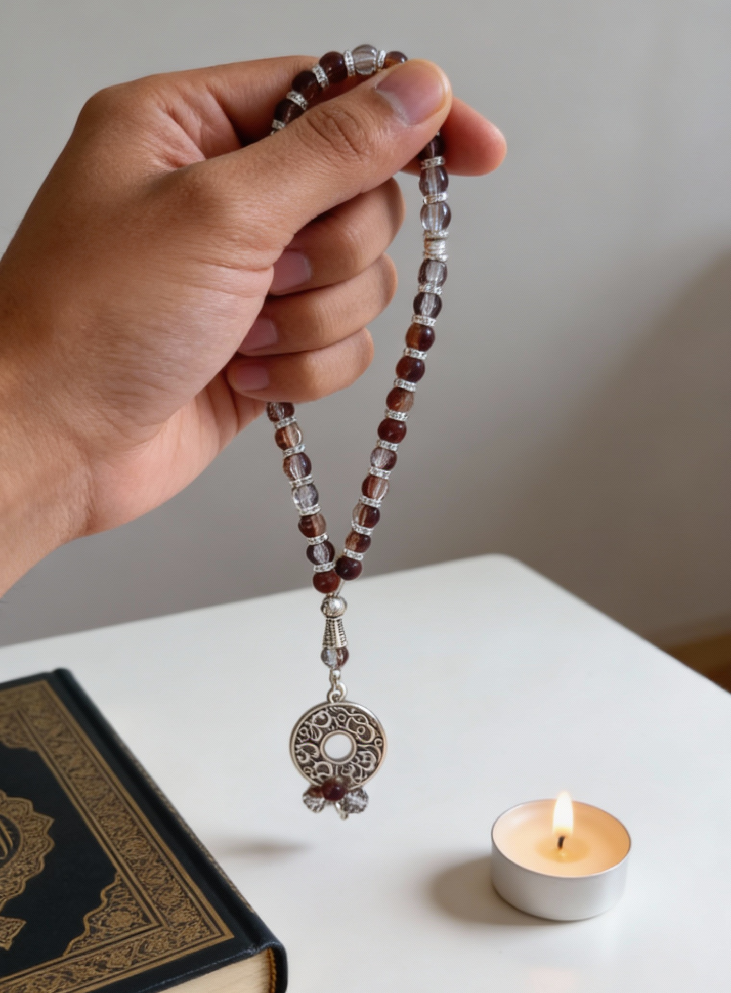 مسبحة لامعة ملونة - عقيق ملون